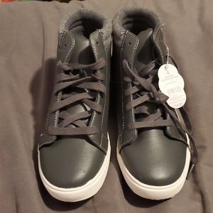 New with tags bous size 5 high tops